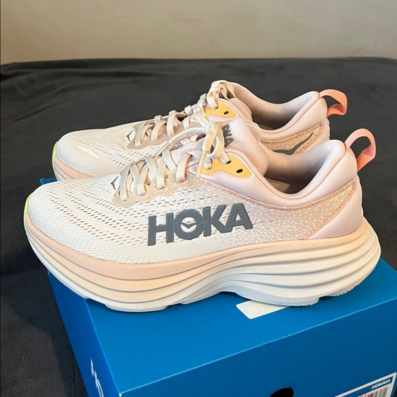 New never worn Hoka Women’s 7.5B Bondi 8 Sneakers Orange Peach, Gray, & Orange - Picture 5 of 11
